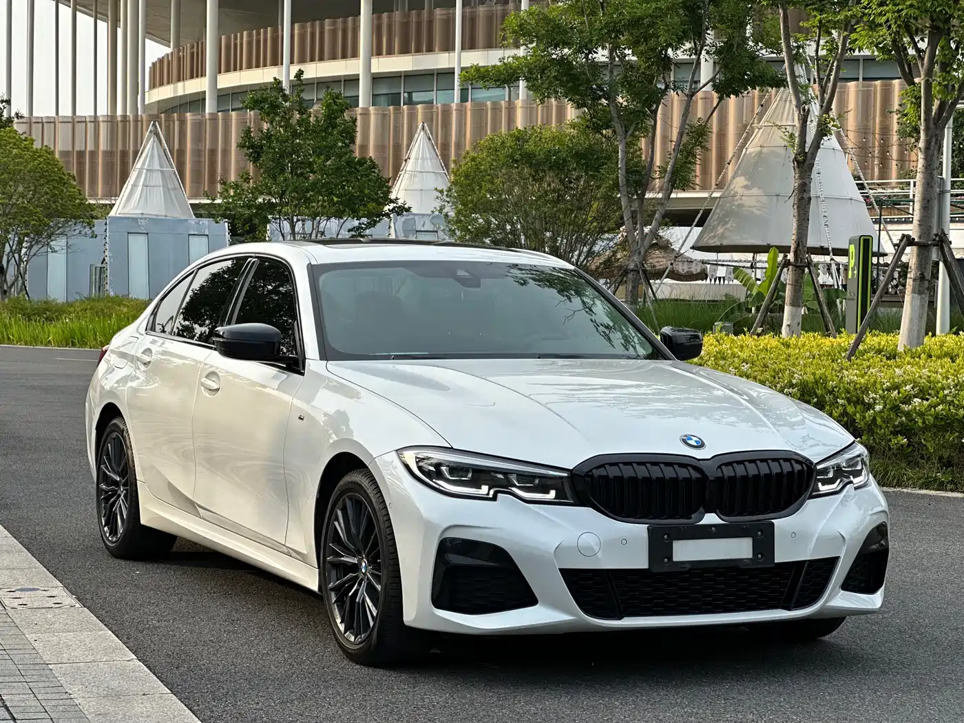 BMW 3 Series 2022 325Li M Sport Shadow Edition фото 3