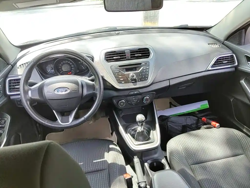 Photo 10 - Ford Escort