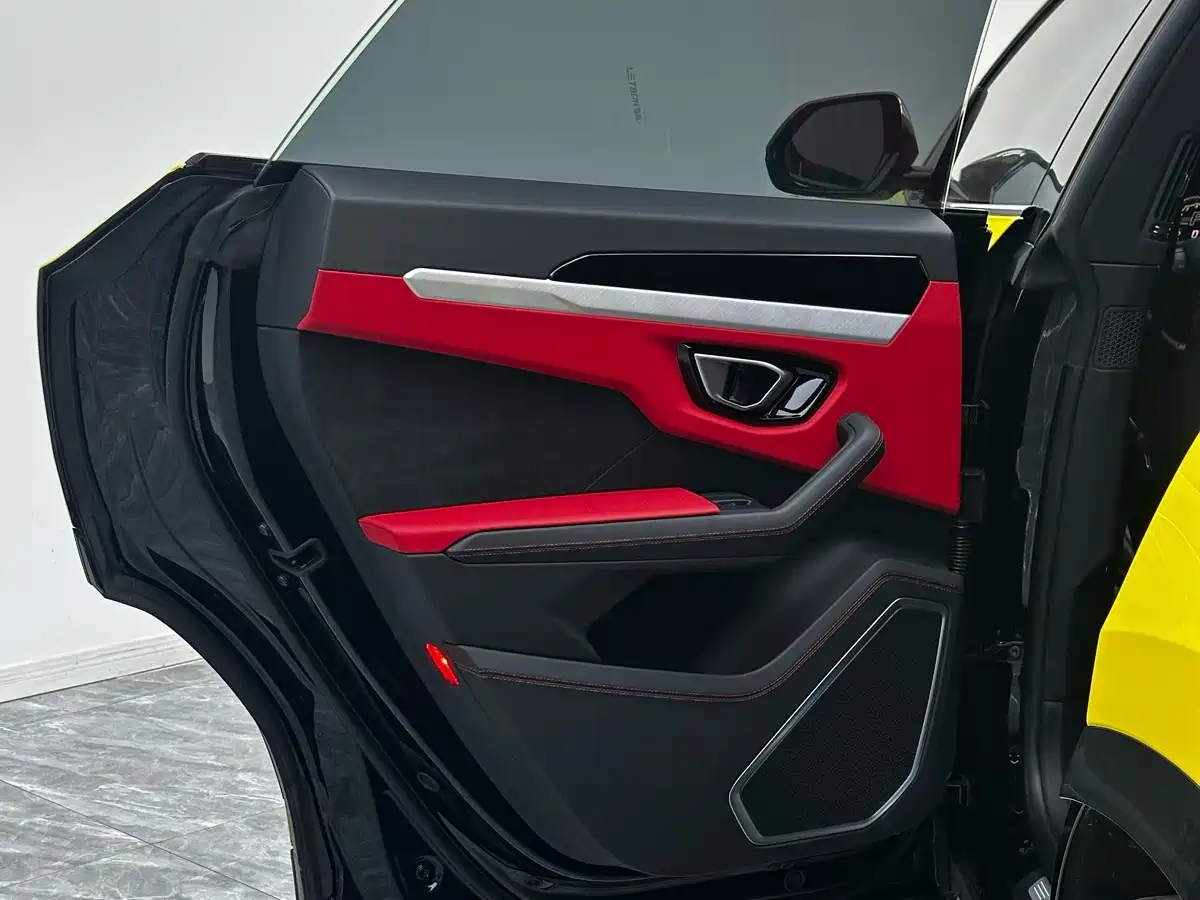 Фото 21 - Lamborghini Urus