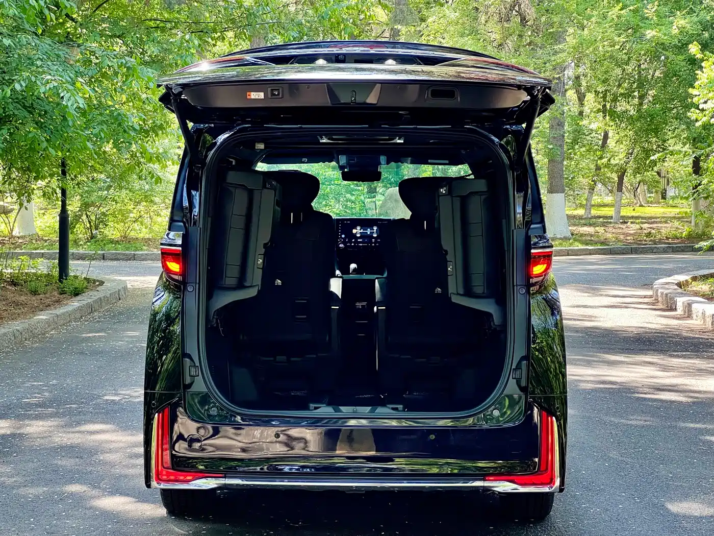 Toyota Vellfire 2024 Crown Hybrid 2.5L Premium Edition фото 10