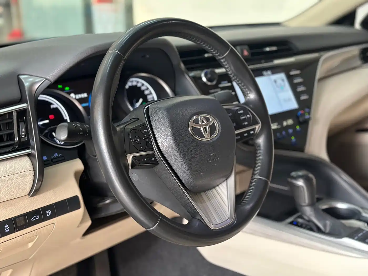 Toyota Camry 2018 Hybrid 2.5HG Luxury Edition фото 9