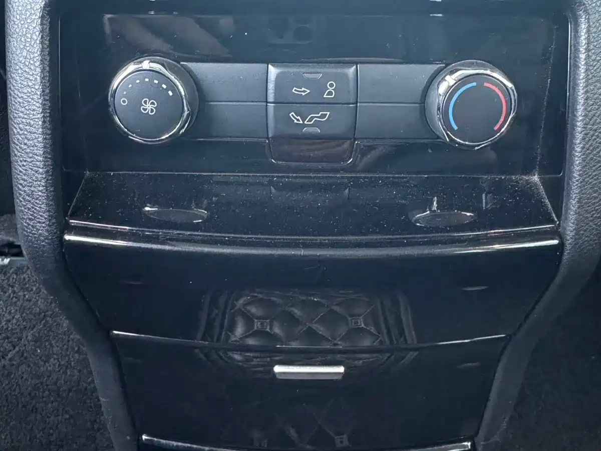 Фото 16 - Ford Edge