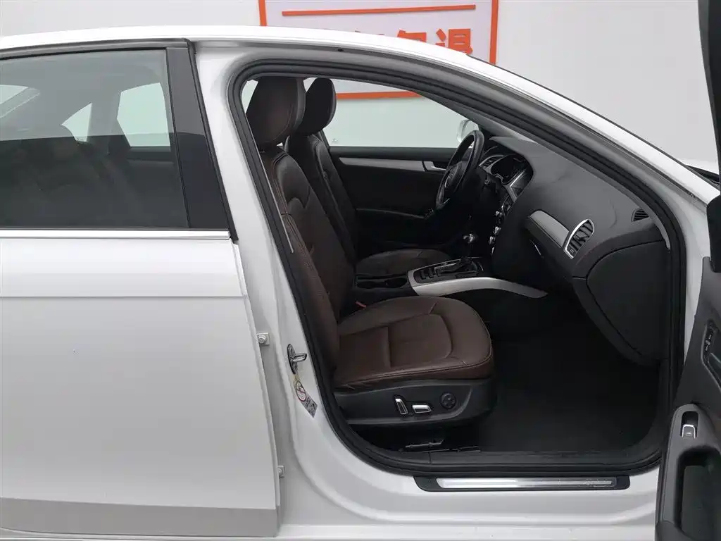 Фото 23 - Audi A4L