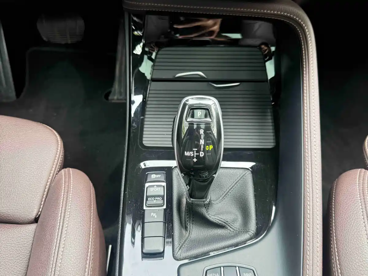 BMW X1 2022 sDrive20Li Premium фото 15