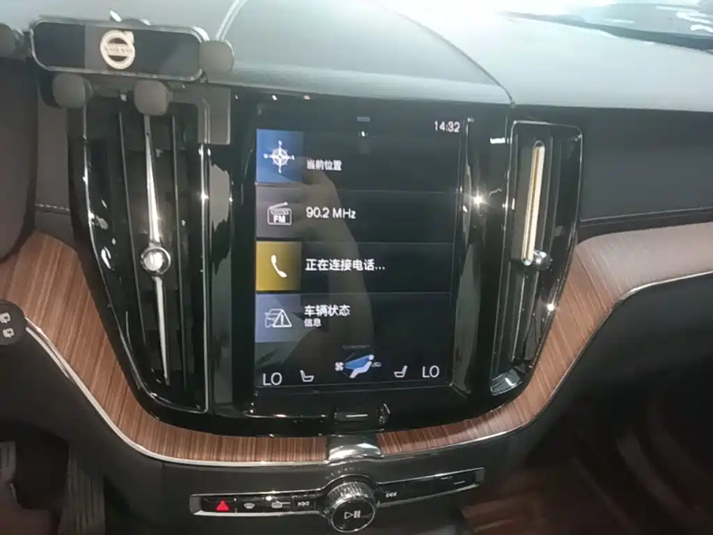 Фото 13 - Volvo XC60