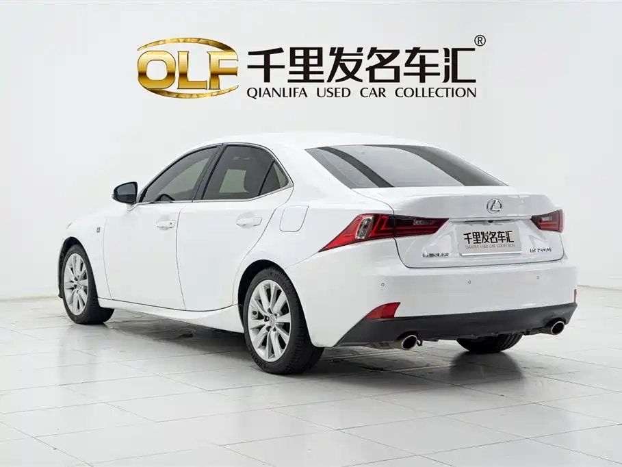 Lexus IS 2015 200t F SPORT фото 4