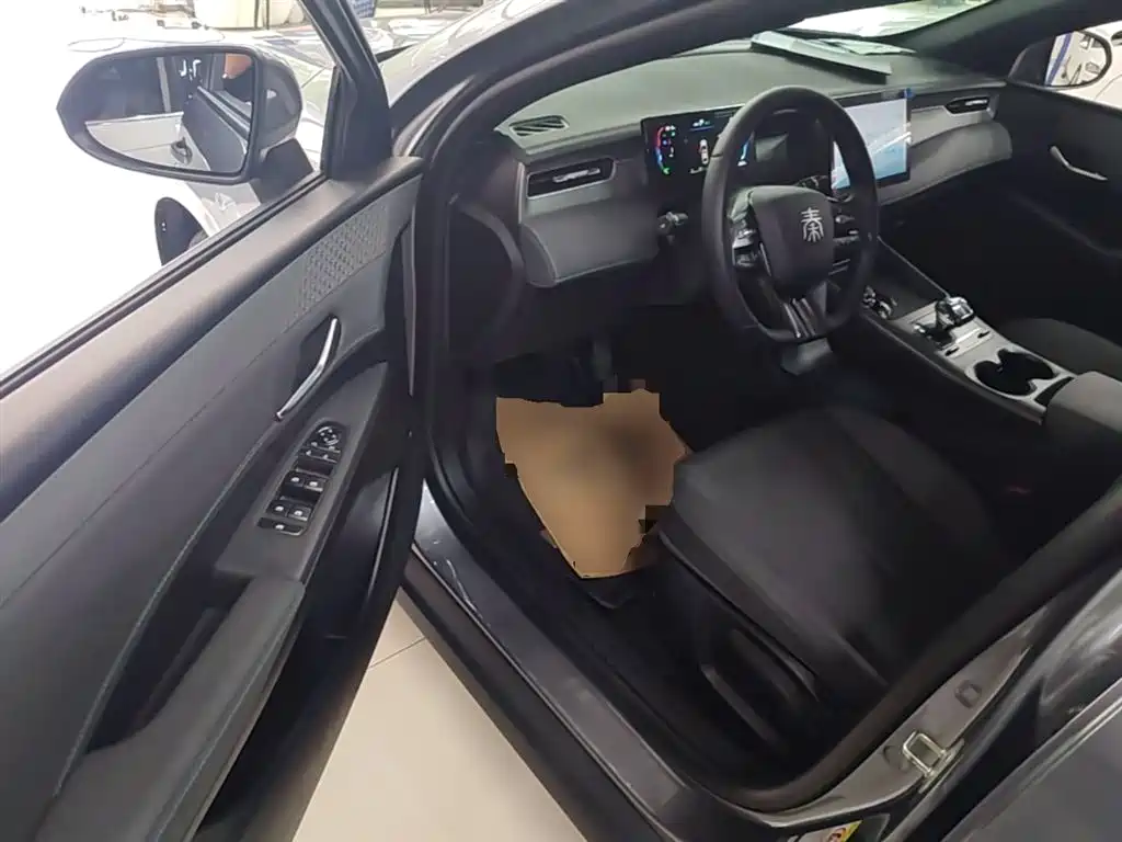 BYD Qin PLUS 2025 DM-i Smart Drive 55KM Leader фото 16