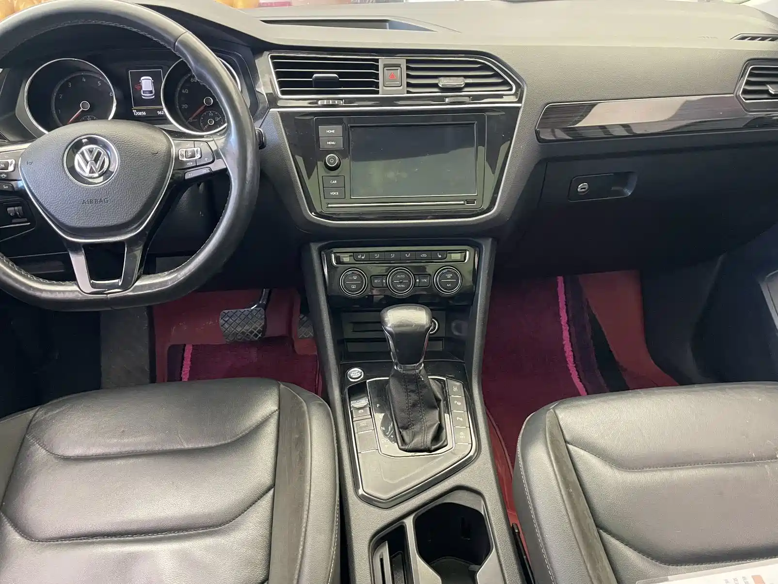 Фото 14 - Volkswagen Tiguan L