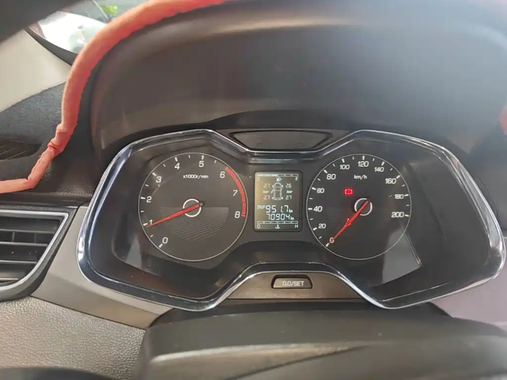 Baojun 310W 2018 2017 1.5L Manual Fashion Edition (China V)