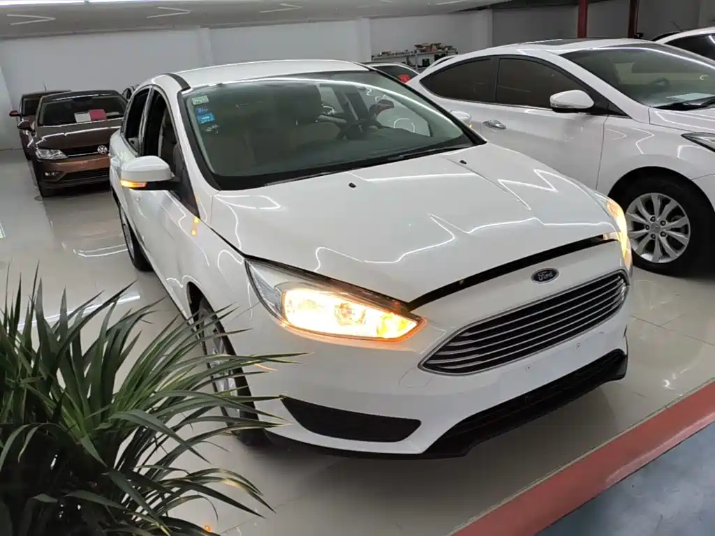 Фото 4 - Ford Focus