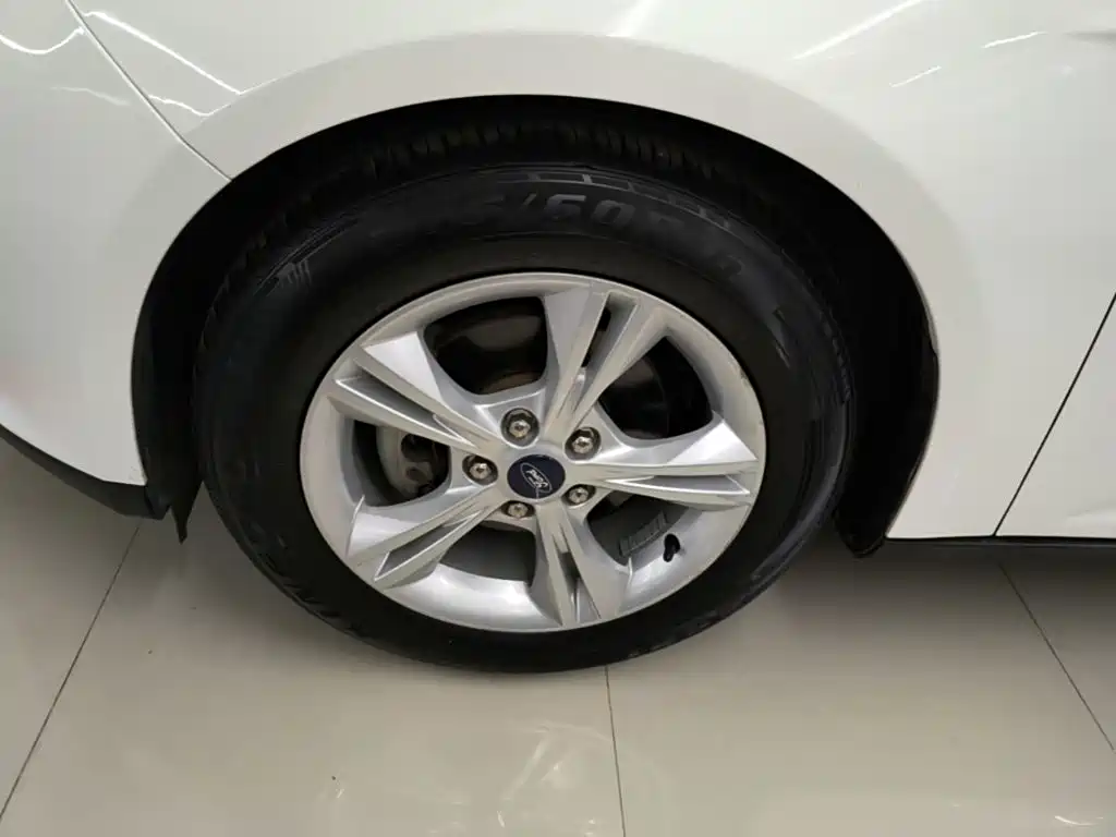 Фото 23 - Ford Focus