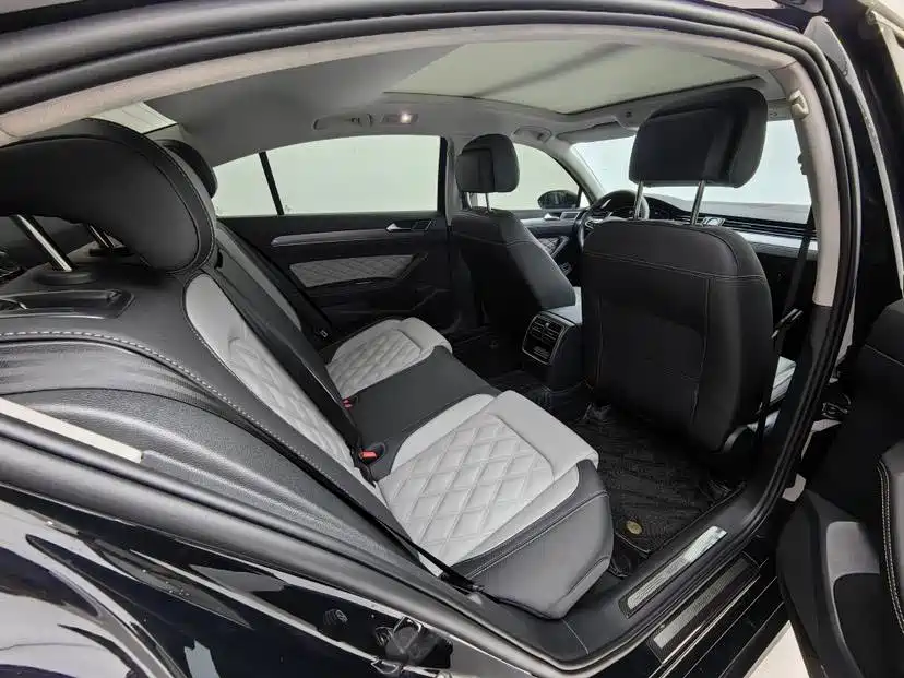 Volkswagen Magotan 2023 2 Million Units Anniversary Edition 330TSI DSG Leading Type фото 12