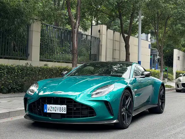 Aston Martin V8 Vantage 2024