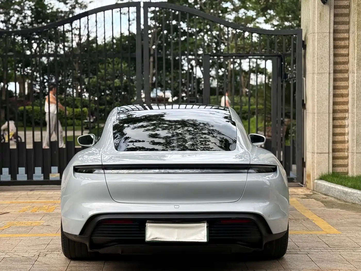 Porsche Taycan 2022 Facelift Taycan фото 7