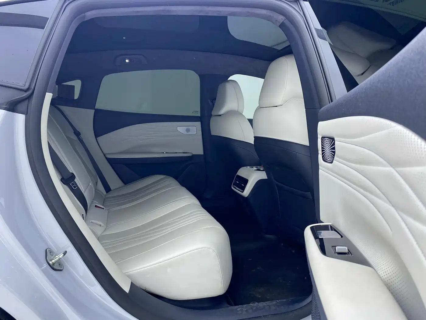 Geely Galaxy Galaxy E8 2024 665km RWD Starship Voyager Edition фото 15