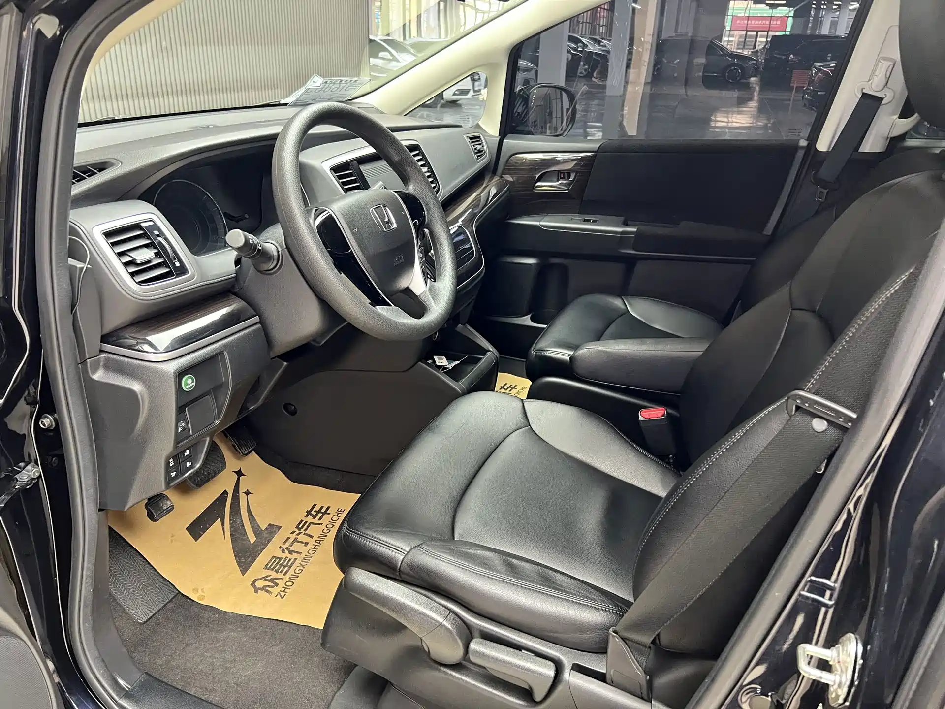 Photo 9 - Honda Odyssey