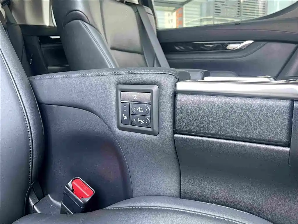 Фото 16 - Toyota Vellfire