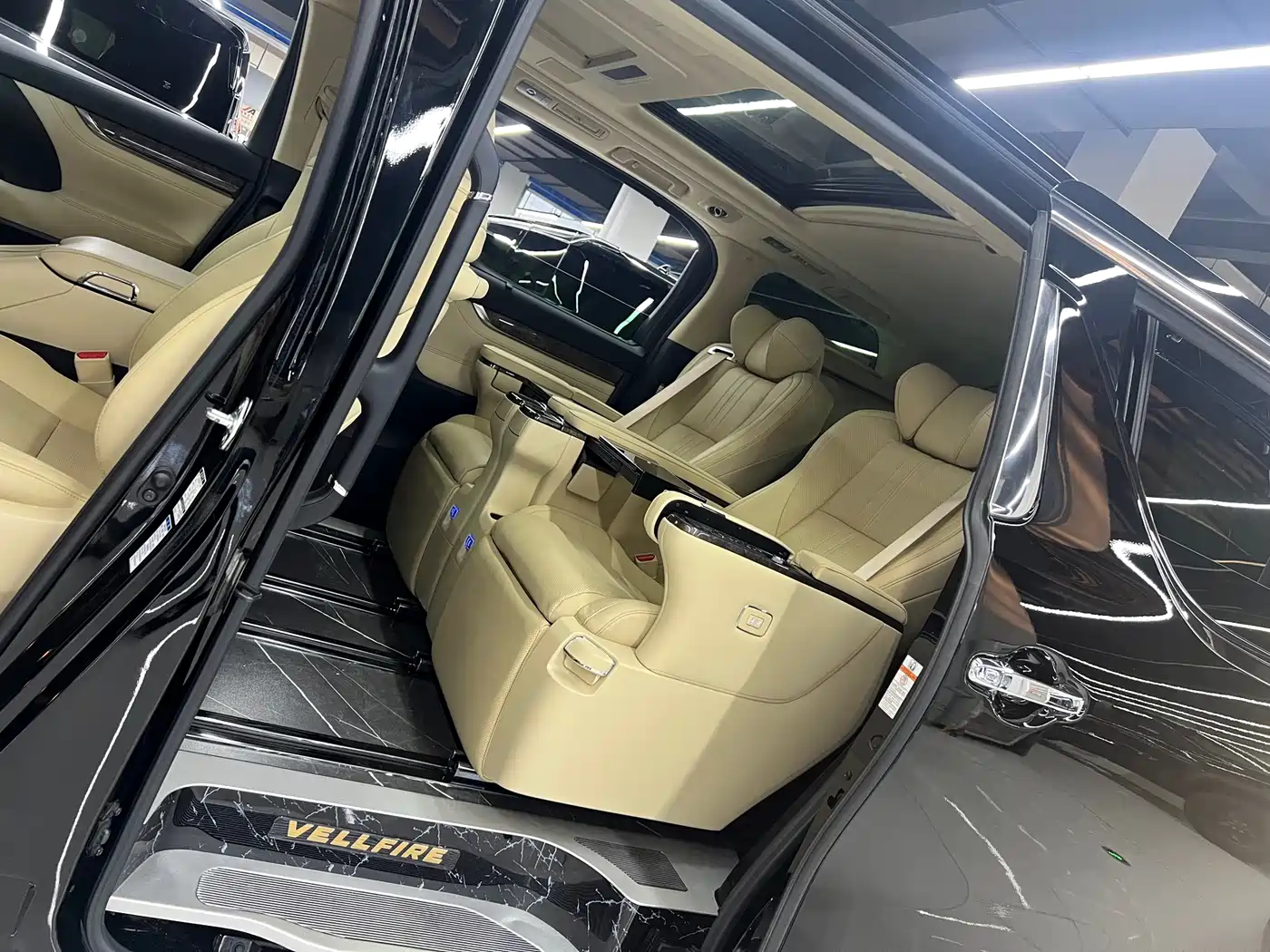 Toyota Vellfire 2021 Crown Hybrid 2.5L HV Premium Edition фото 10