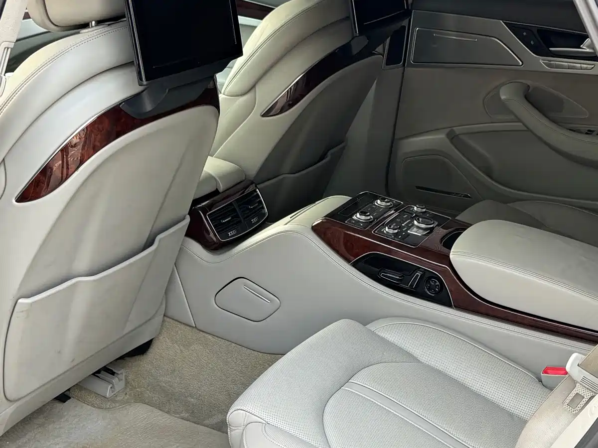 Audi A8 2011 A8L 3.0 TFSI quattro Comfort (213kW) фото 6