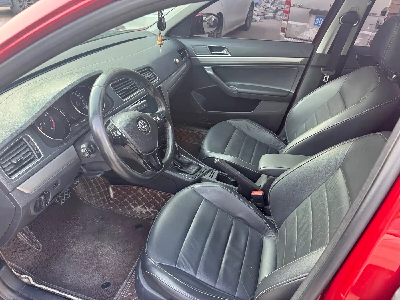 Volkswagen Lavida 2017 1.6L Automatic Comfort Edition фото 9