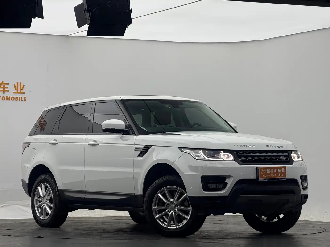 Land Rover Range Rover Sport 2016 Model 3.0 SC V6 SE фото 2