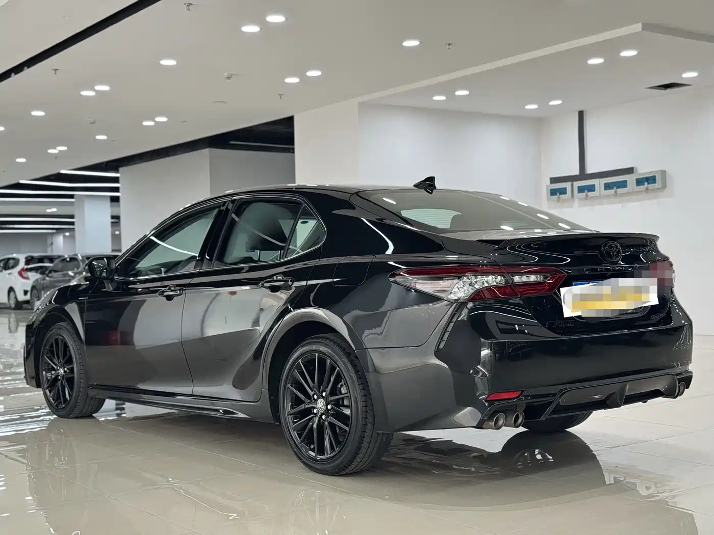 Фото 6 - Toyota Camry