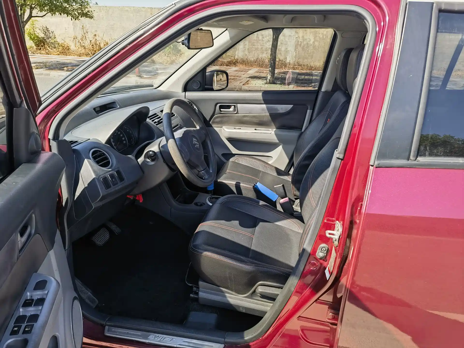Photo 7 - Suzuki Swift