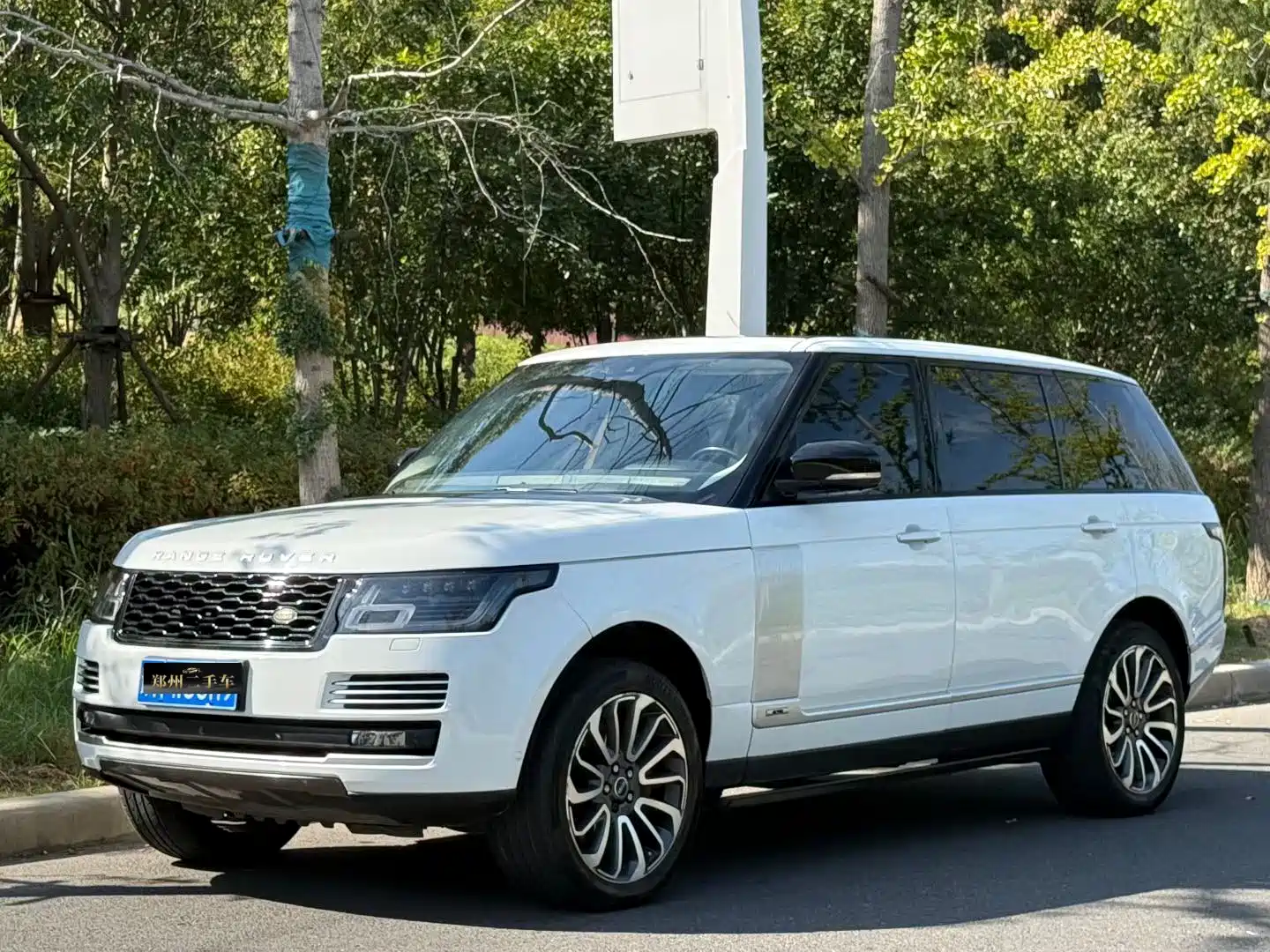 Photo 1 - Land Rover Range Rover
