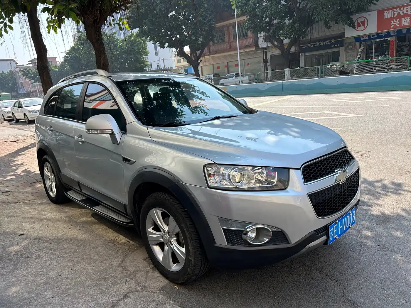 Chevrolet Captiva (Import) 2011 2.4 AT 7-Seater Luxury Edition фото 3