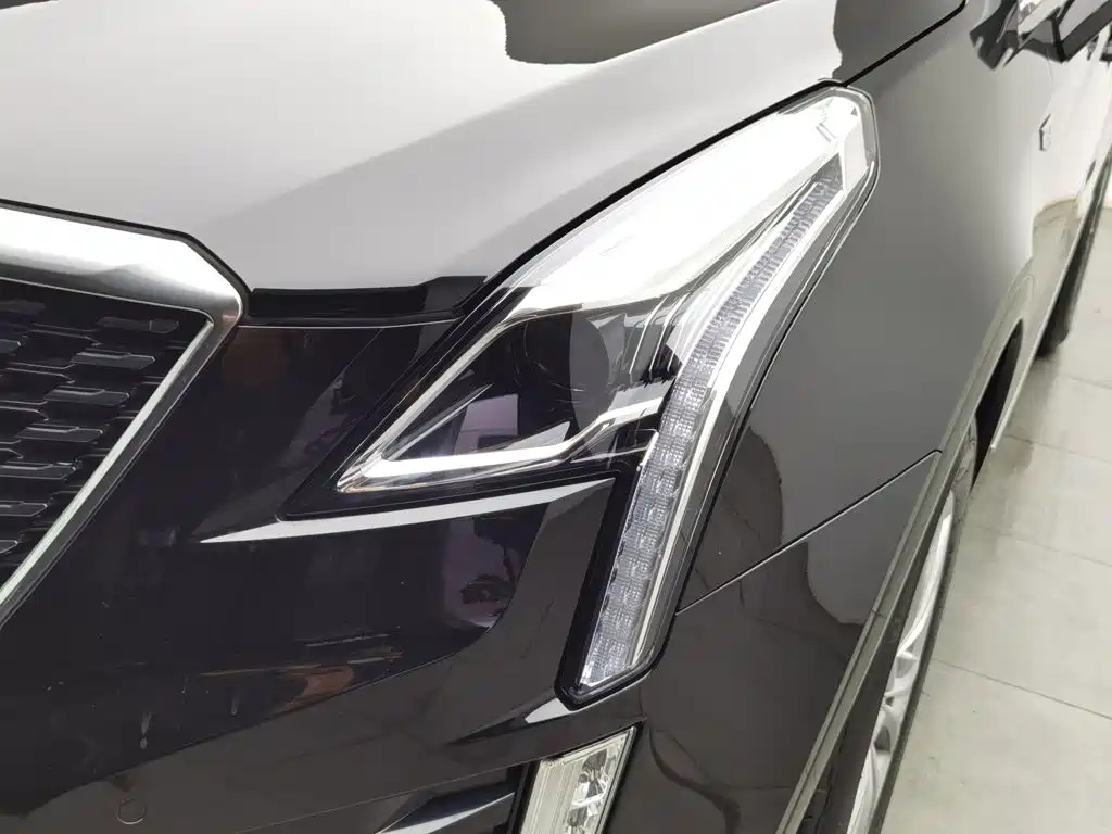 Photo 7 - Cadillac XT5