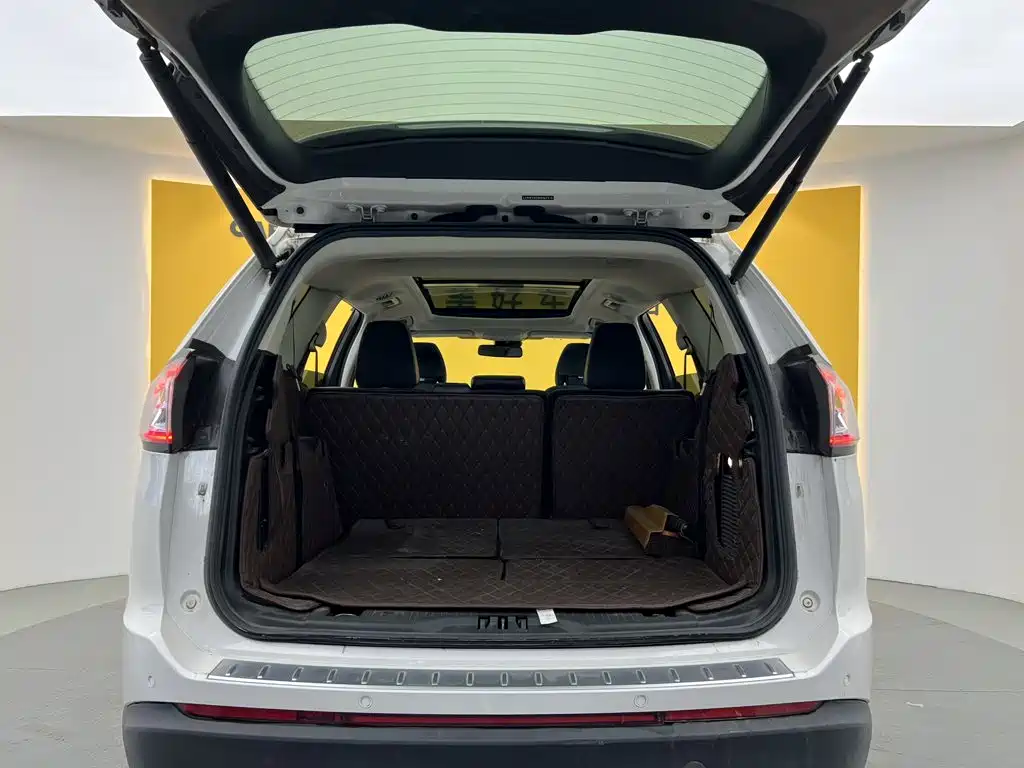 Фото 13 - Ford Edge