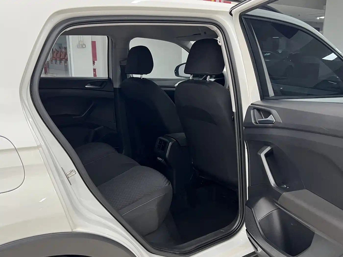 VOLKSWAGEN EXPLORING THE SHADOW