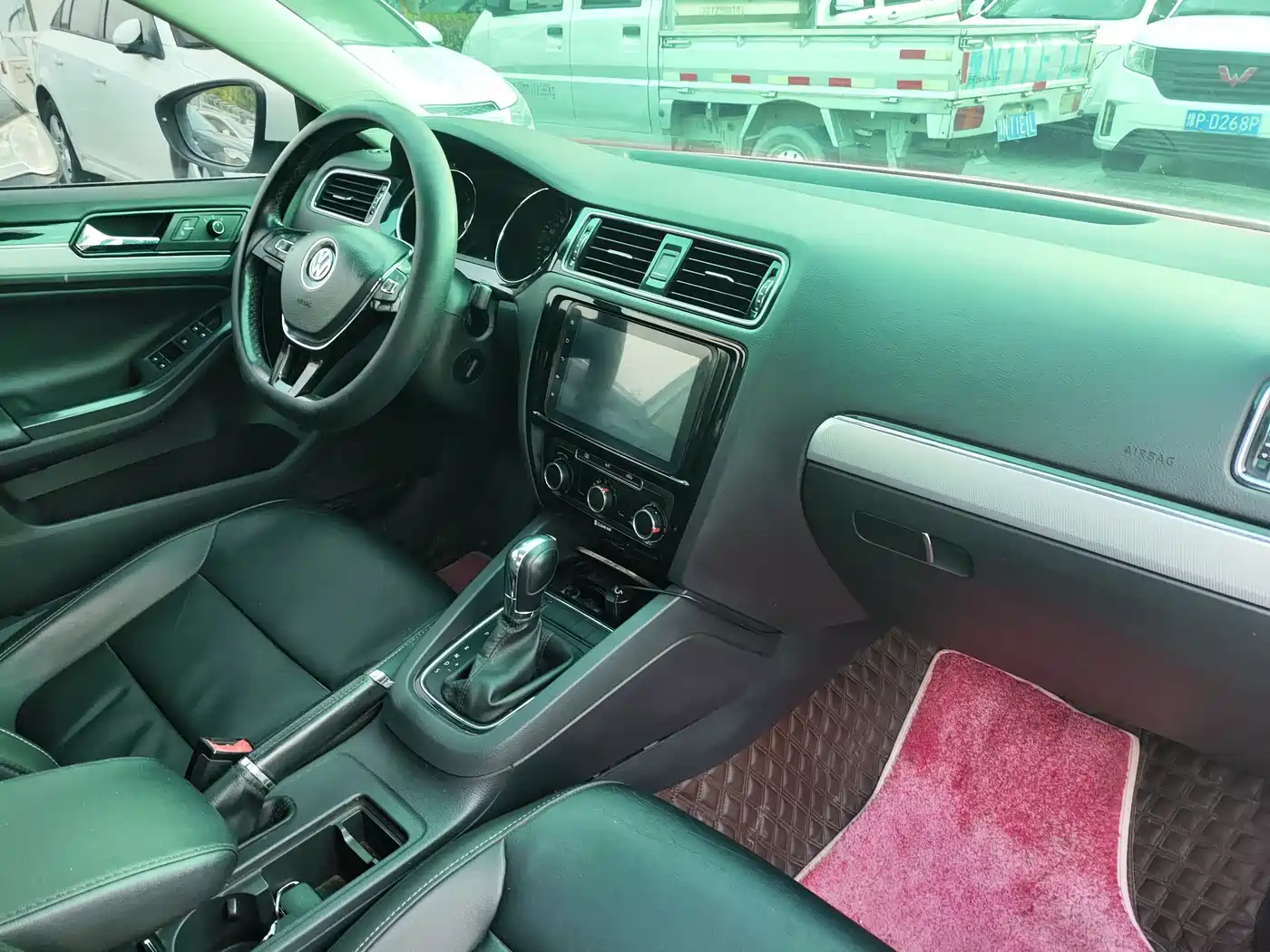 Volkswagen Sagitar 2018 1.6L Automatic Comfort фото 15