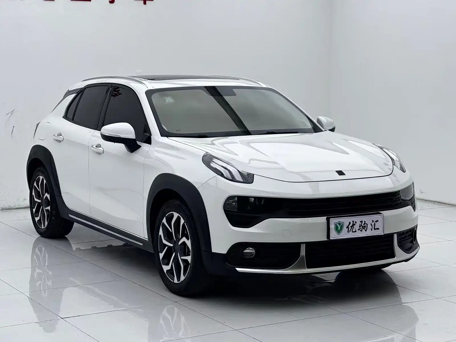 Photo 2 - Lynk & Co 02