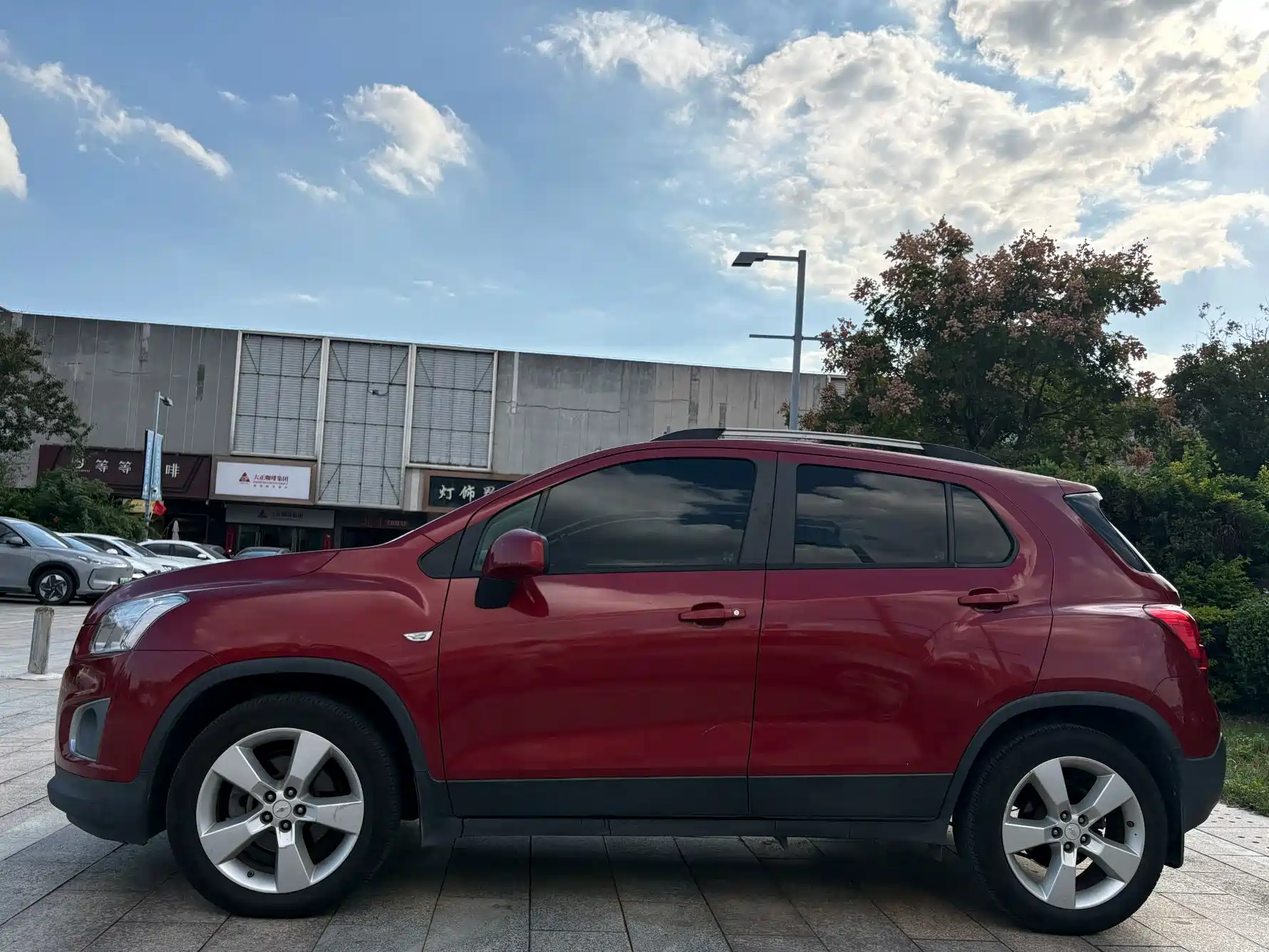 Photo 3 - Chevrolet Trax