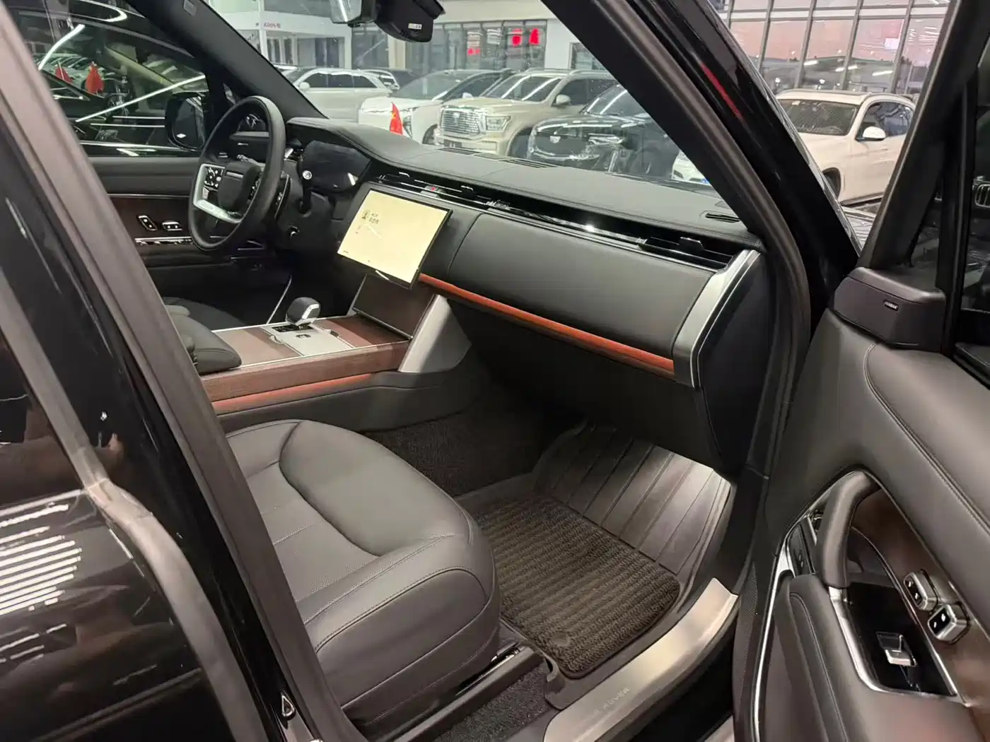 Land Rover Range Rover 2024 2024 3.0 L6 400PS Golden Age Extended 7-Seater