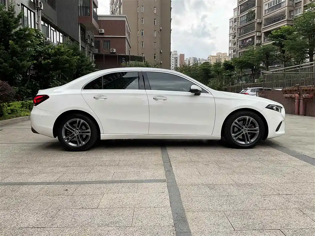 Mercedes-Benz A-Class 2020 A 200 L Sport Sedan фото 10