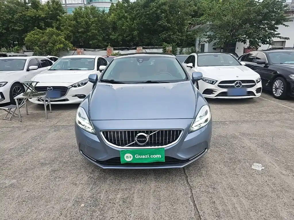 Фото 3 - Volvo V40