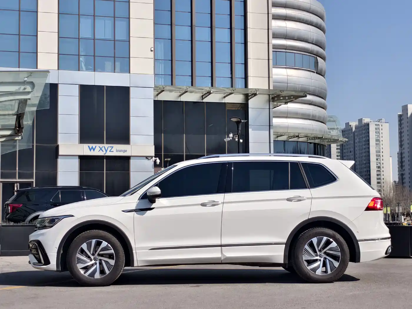 Volkswagen Tiguan L PHEV 2022 430PHEV Plug-in Hybrid Premium фото 3