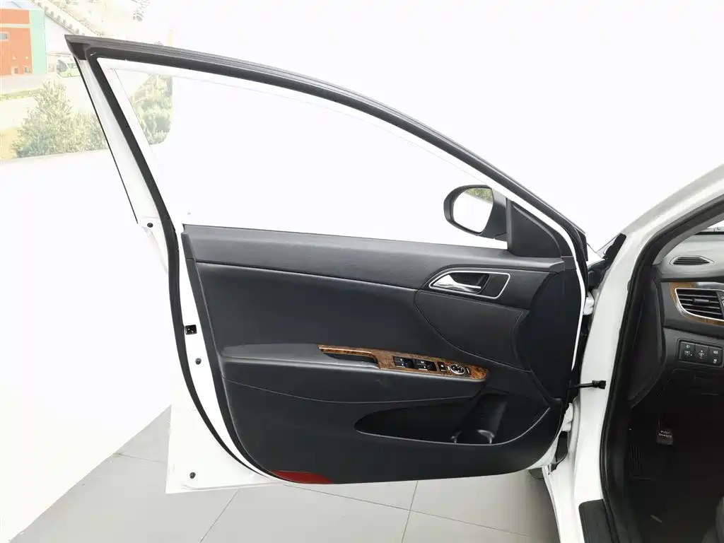 Hyundai Mistra 2014 1.8L Auto Premium DLX фото 8