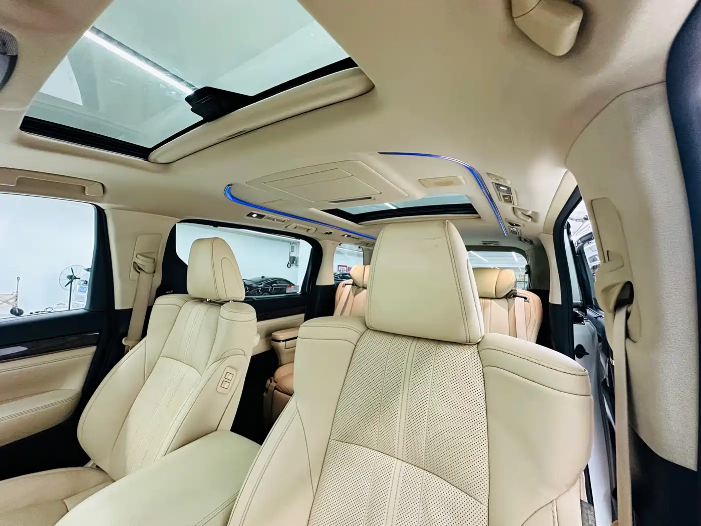Toyota Alphard 2018 Facelift 3.5L Premium Edition фото 16