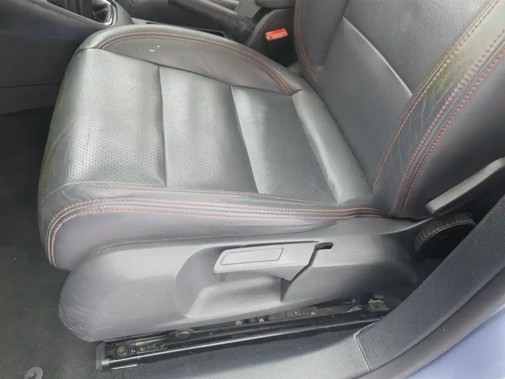 Volkswagen Golf 2012 1.6 Manual Comfort Type фото 20