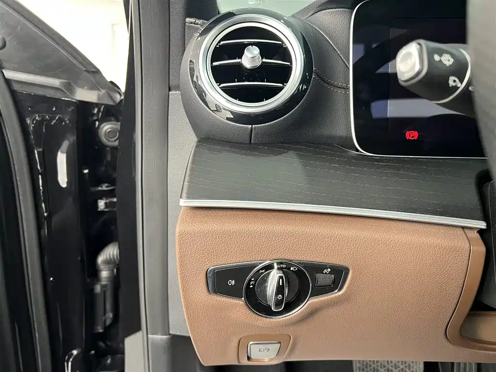 Mercedes-Benz E-Class 2022 E 260 L Sport фото 18