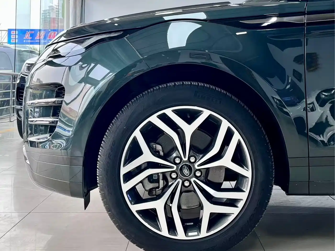 Land Rover Range Rover Evoque 2023 Range Rover Evoque L 249PS Luxury Edition фото 20