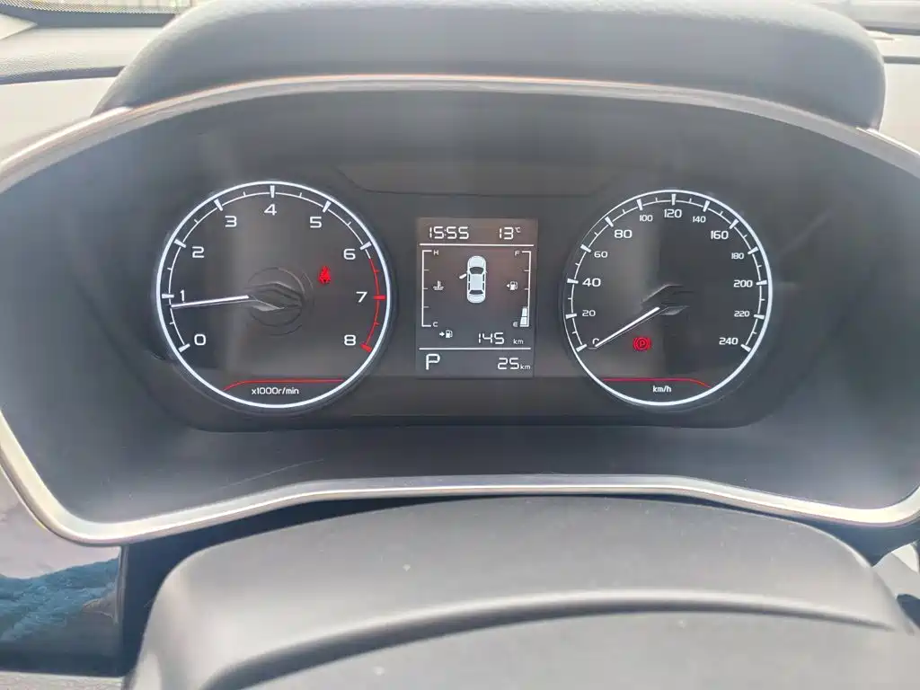 Фото 9 - Geely Coolray