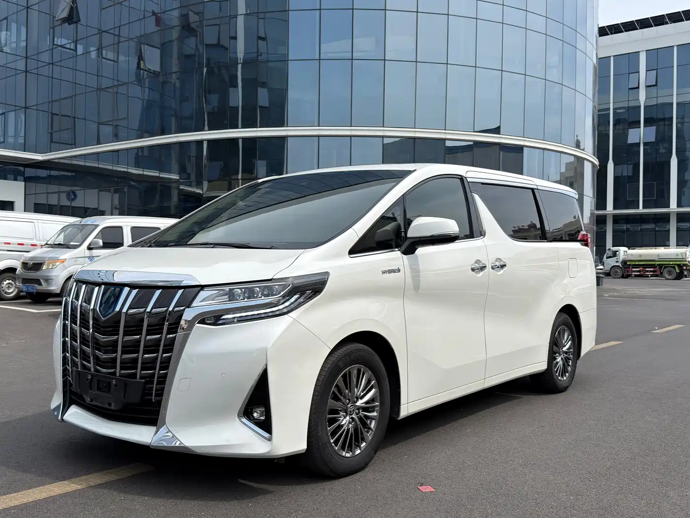 Toyota Alphard 2021 Hybrid 2.5L Luxury фото 2