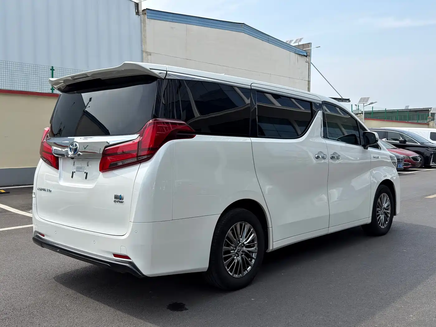 Toyota Alphard 2021 Hybrid 2.5L Luxury фото 15