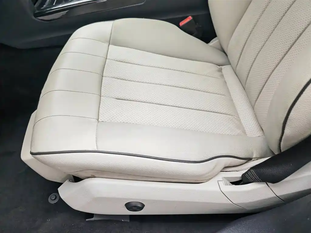 Mercedes-Benz E-Class 2015 E 260 L Sport фото 20