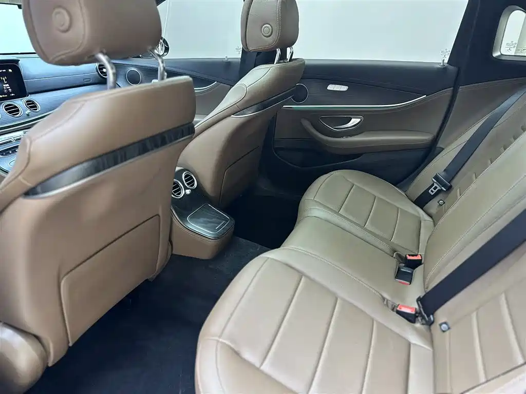 Mercedes-Benz E-Class 2022 E 260 L Sport фото 15