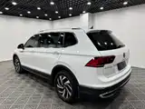 Photo 9 - Volkswagen Tiguan L